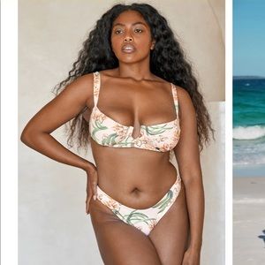 Monday Swimwear bikini top *UNWORN BRAND NEW* Clovelly Top - Peach Floral / V